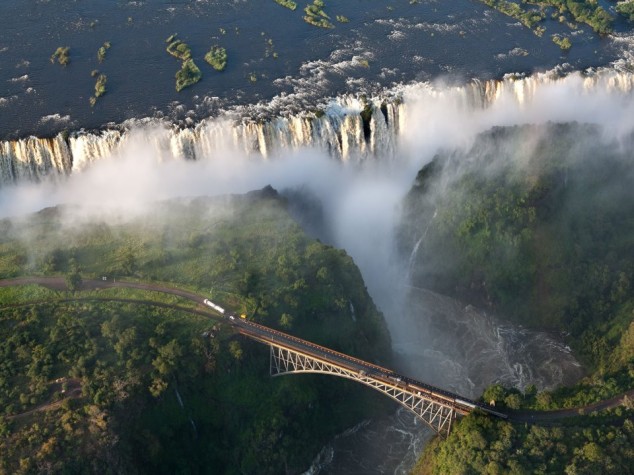 Victoria Falls 634x475 14 Beautiful Places Around the World