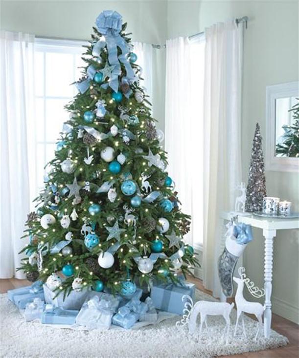15 Creative & Beautiful Christmas Tree Decorating Ideas