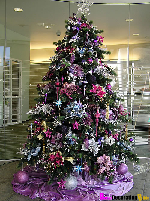 15 Creative &amp; Beautiful Christmas Tree Decorating Ideas