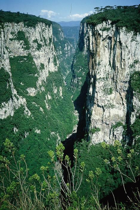 Canyon of Itaimbezinho 14 Beautiful Places in Brazil that you Must Visit