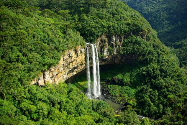 Caracol Falls Brazil 634x424 14 Beautiful Places in Brazil that you Must Visit