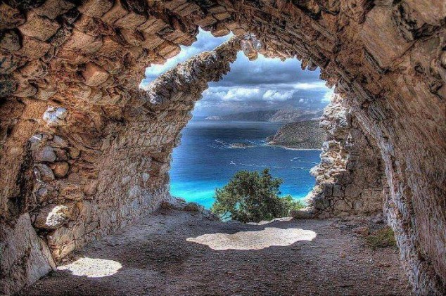 Rhodos Island Greece  634x421 Places You Should Visit in Your Life