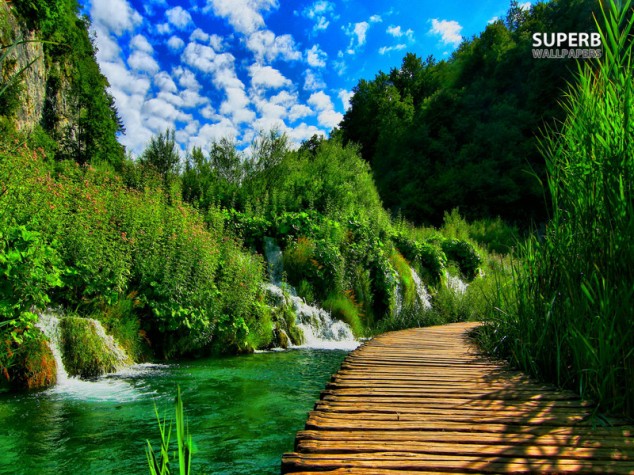 plitvice lakes national park 22851 800x600 634x475 14 Attractive Travel Destinations Around the World