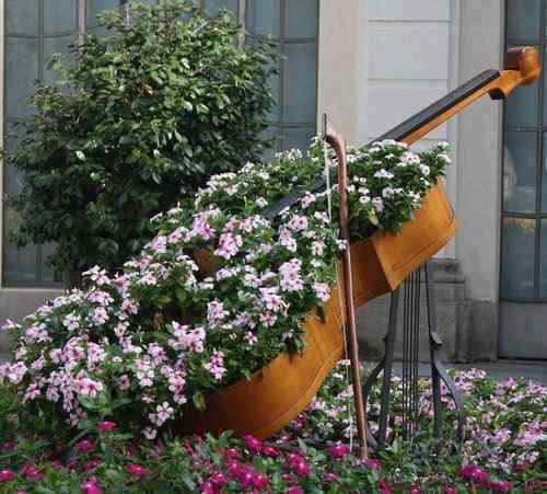With These Decorations Make Your Garden Look More Interesting flowers With These Decorations Make Your Garden Look More Interesting