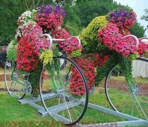 give your old bike a second chance and turn it into a beautiful and original decoration for your garden 13 With These Decorations Make Your Garden Look More Interesting