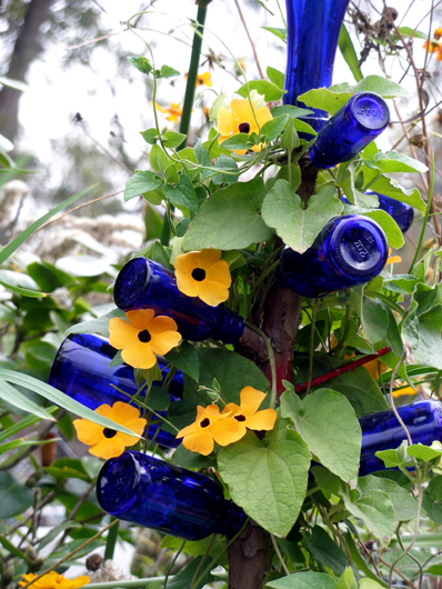 With These Decorations Make Your Garden Look More Interesting glassstuff17 With These Decorations Make Your Garden Look More Interesting