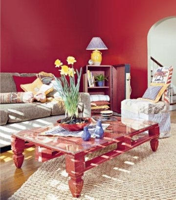Make a New Coffee Table from Old Wooden Pallets red pallet table Make a New Coffee Table from Old Wooden Pallets