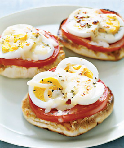 big blini tomate y huevo dentro 15 Simple and Delicious Breakfast Recipes