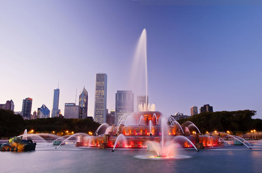 chicago buckingham fountain at twilight abhi ganju 13 Beautiful Fountains Around The World