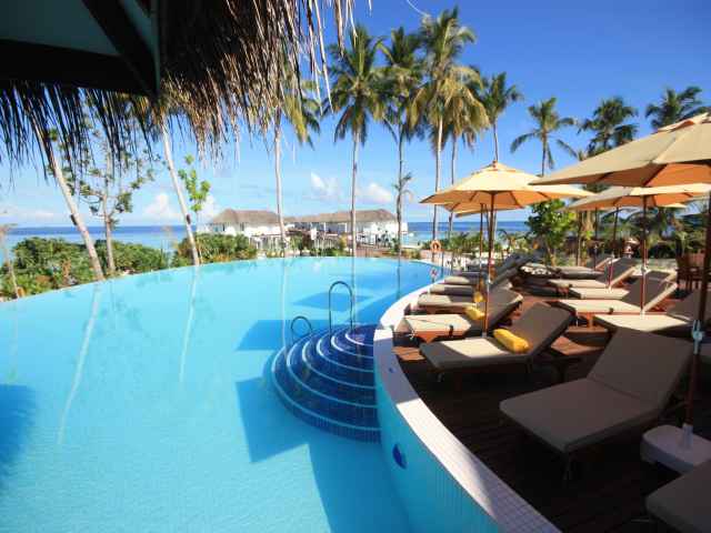 pool at the centara grand island resort and spa maldives Spend a Romantic Time in the Maldives with Your Significant Other