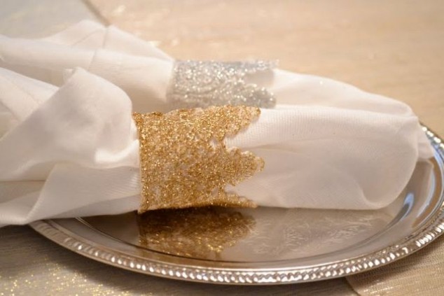 5h7rmy35k5q3km5fopdw50ab0a897991e 634x423 17 DIY Incredible Napkin Rings for Christmas