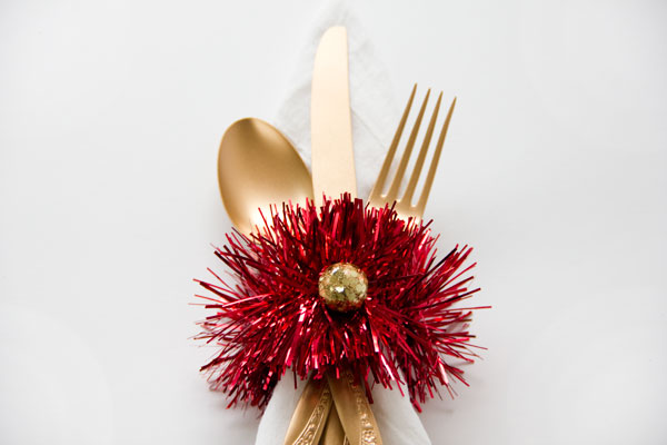 DIY Tinsel Napkin Rings 17 DIY Incredible Napkin Rings for Christmas