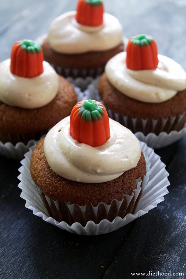 Pumpkin Cupcakes with Maple Cream Cheese Frosting Diethood 634x951 Delicious Thanksgiving Cupcakes Recipes 