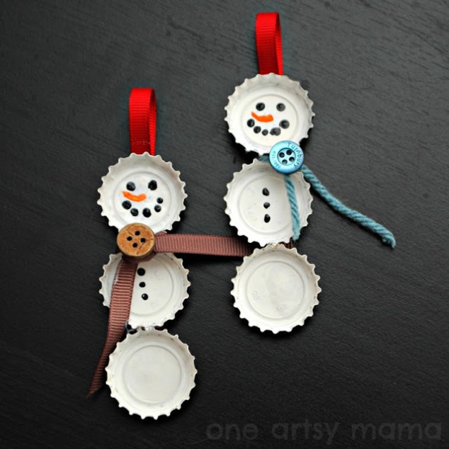 bottlecapsnowmen2 634x634 15 Festive DIY Christmas Ornaments