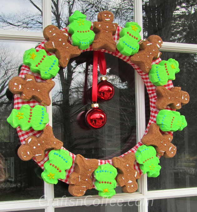 diy peeps wreath 15 DIY Creative Christmas Wreath