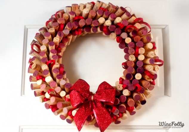 how to make a wreath out of wine corks2 770x536 634x441 15 DIY Creative Christmas Wreath