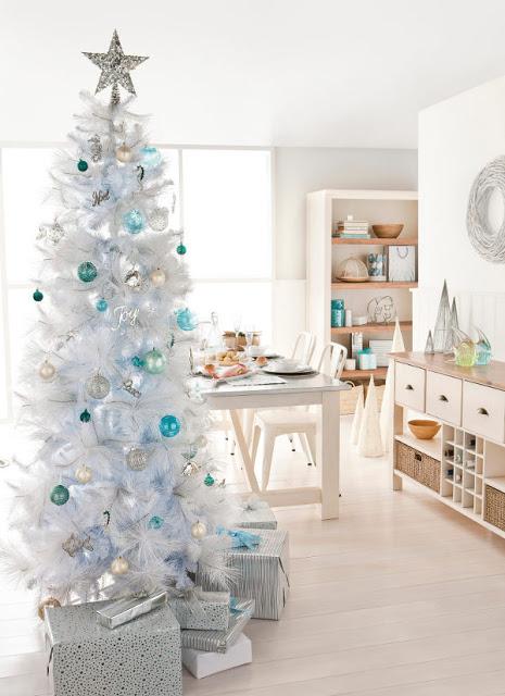  15 Creative Christmas Tree Decorating Ideas