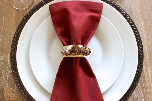 napkinrings17 634x422 17 DIY Incredible Napkin Rings for Christmas