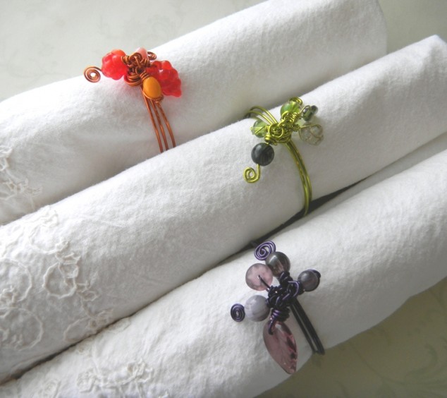 napkins+with+rings 634x564 17 DIY Incredible Napkin Rings for Christmas