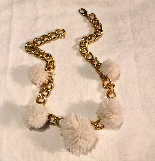 pompom fina Simple and Cute DIY Jewelry Ideas