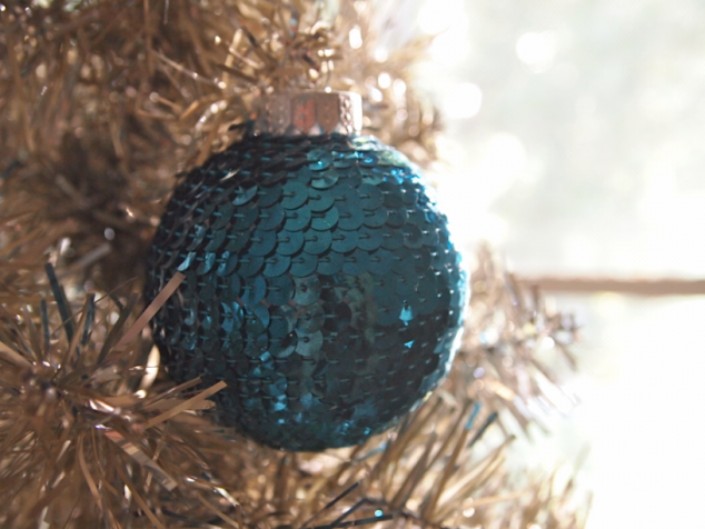 sequin n glue diy christmas ornament by glitter n glue 634x476 15 Festive DIY Christmas Ornaments