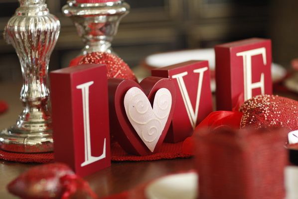 7c242a78433c2206a43a327acc389f0a 15 Romantic Valentines Day Table Decorations