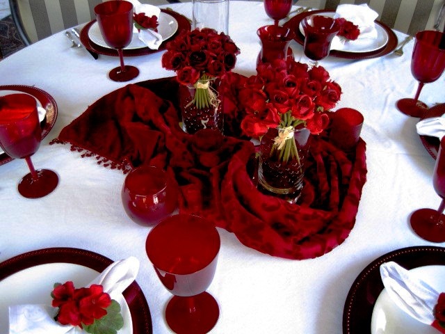 e8f79256ead2a5efa30801168e79ecfd1 15 Romantic Valentines Day Table Decorations