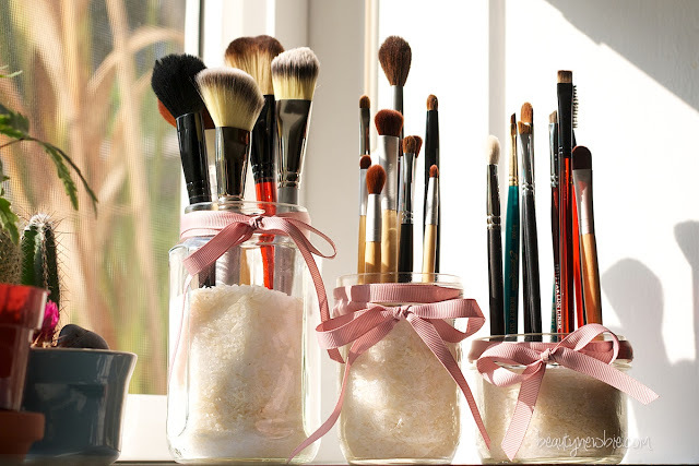 brush+holder+2 15 Useful DIY Makeup Organization and Storage Ideas