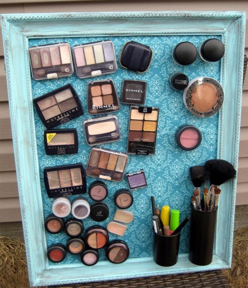 diy makeup magnet board 1 500x580 15 Useful DIY Makeup Organization and Storage Ideas
