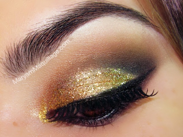 glitter eye makeup new years gold 135810 634x475 15 Glamorous Makeup Ideas
