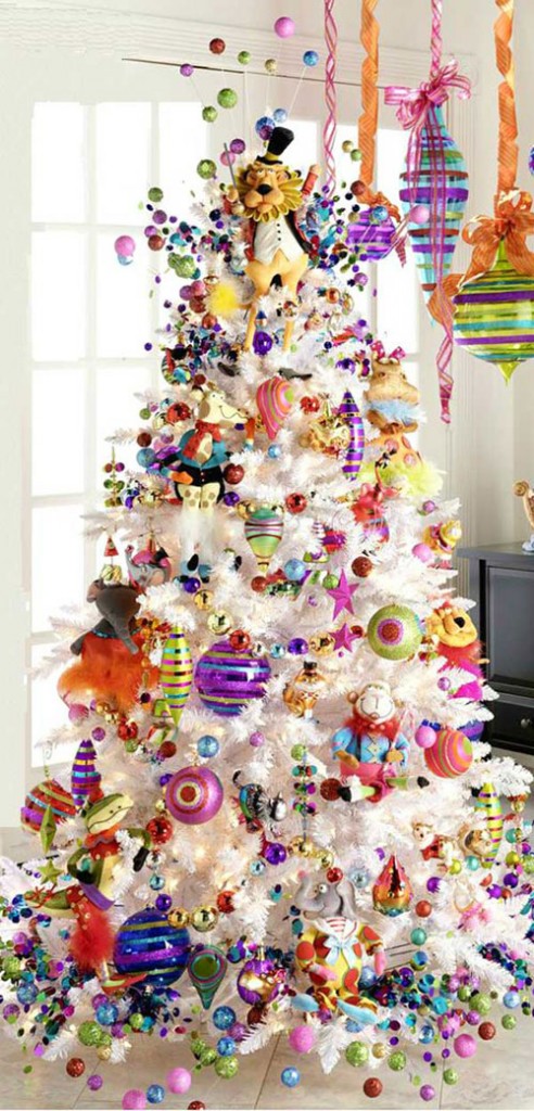 Albero Natalizio 2014 2015 con decorazioni per bambini 492x1024 15 Creative & Beautiful Christmas Tree Decorating Ideas