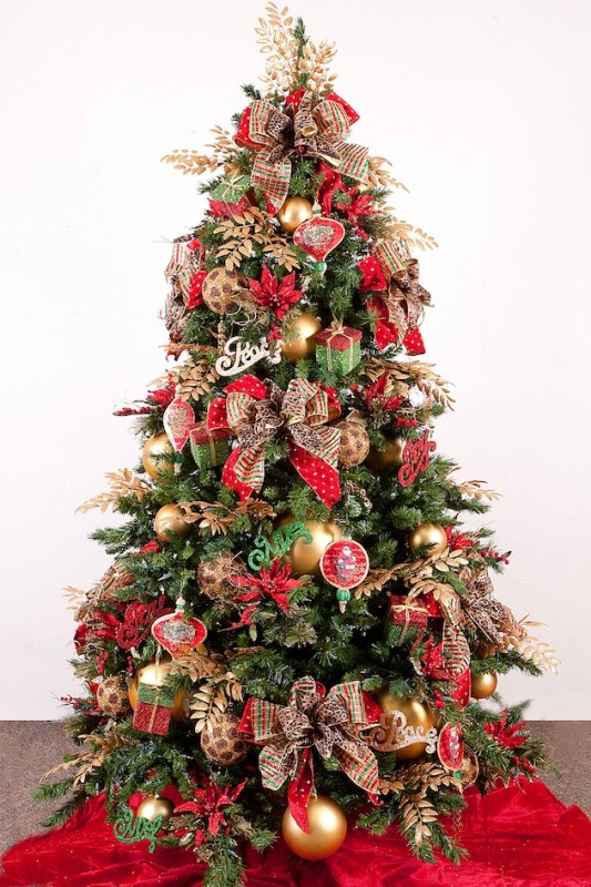  15 Creative & Beautiful Christmas Tree Decorating Ideas