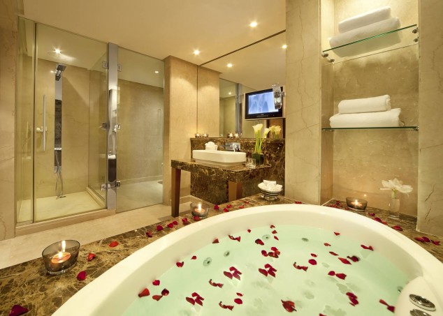 17 Modern Bathrooms That You Will Want To Have LUXURY BATHROOM1 634x453 17 Modern Bathrooms That You Will Want To Have