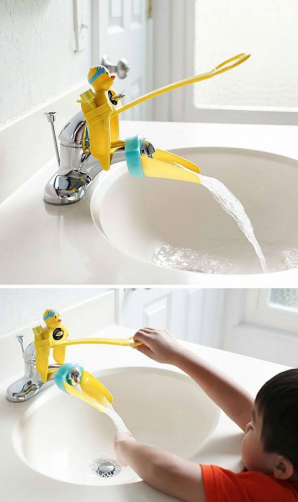 Top 20 Hacks That Will Make Your Life As A Parent Easier aprendeno a lavar a mao 608x1024 Top 20 Hacks That Will Make Your Life As A Parent Easier