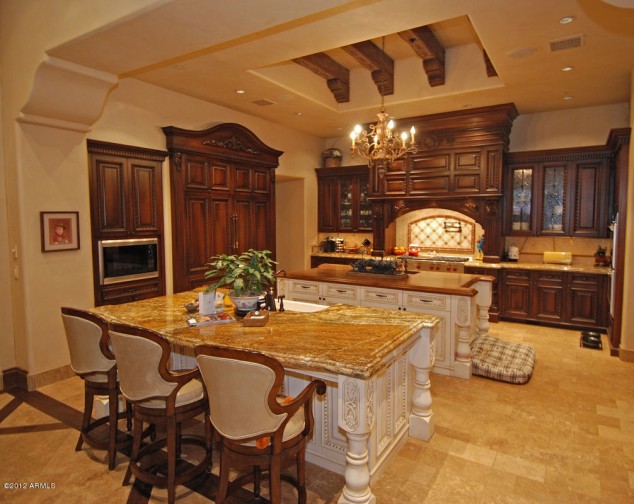 luxurious kitchens 634x504 12 Luxury Kitchen Design That Will Draw Your Attention For Sure