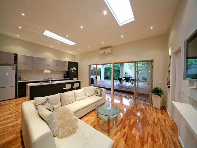 18 Eye Catching Living Room Designs That Will Make You Say Wow unique eye catching design delightful living room 634x476 18 Eye Catching Living Room Designs That Will Make You Say Wow
