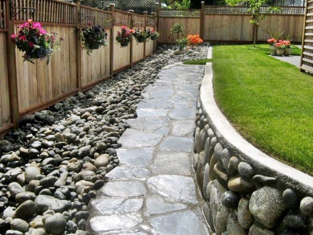 backyard with beautiful river rocks1 634x476 20 Creative Ideas Adding River Rocks For A Beautifully Decorated Home