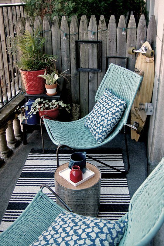 garden rug 1 20 Small Cute Balcony Designs You Will Adore
