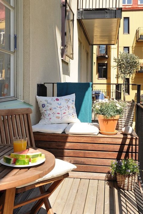 20 Small Cute Balcony Designs You Will Adore small balcony 50 475x711 20 Small Cute Balcony Designs You Will Adore