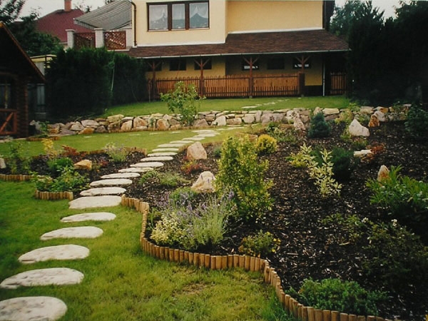 600x450x55 garden pathway ideas 31.jpg.pagespeed.ic .Vt3C7D3NeD 25 Stunning Design Ideas For A Charming Garden Path