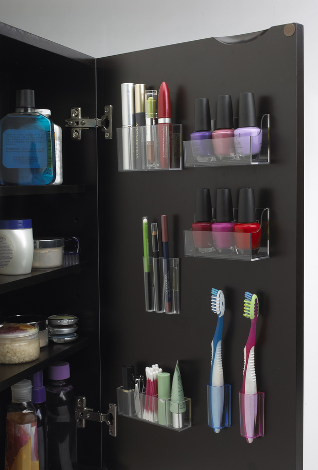 18 Creative & Useful DIY Storage Ideas for Tiny Bathrooms 927 18 Creative & Useful DIY Storage Ideas for Tiny Bathrooms