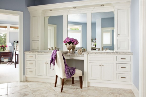 16 Chick Makeup Vanities You Would Love to Have Vase flowers with cloth and purple color and nice furniture and chest of drawer with mirror frame and chair with corner space also wonderful 615x410 16 Chick Makeup Vanities You Would Love to Have