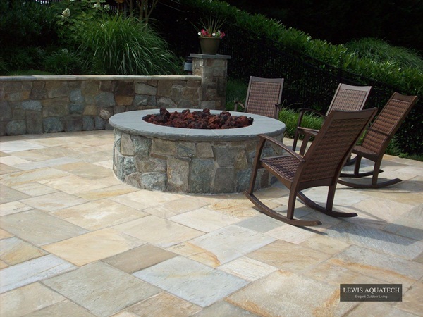 18 Of The Best Outdoor Fireplaces Design Ideas For A Modern Patio best outdoor fireplaces at stylisheve in 2013 12 18 Of The Best Outdoor Fireplaces Design Ideas For A Modern Patio
