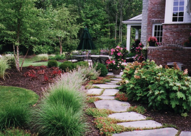 comfortable walkway garden ideas kbxom 634x453 25 Stunning Design Ideas For A Charming Garden Path