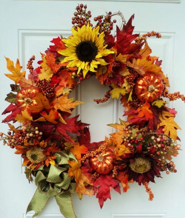 couronne deco automne porte entree 634x749 15 Must See DIY Fall Inspired Home Decorations With Leaves