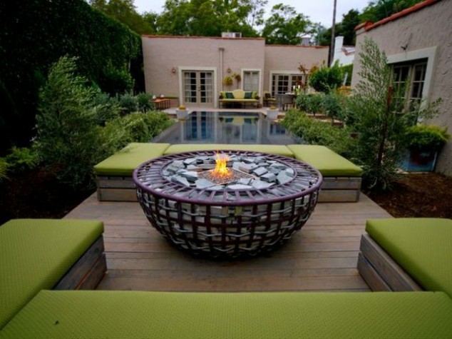 foyer exterieur circulaire rond piscine jardin 634x475 18 Of The Best Outdoor Fireplaces Design Ideas For A Modern Patio