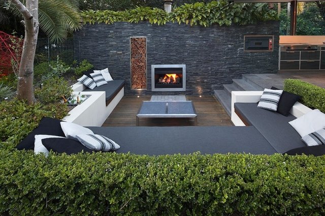garten lounge eingebaute sofas schieferstein verkleidung wandkamin 15 Fabulous Ideas How To Design Your Courtyard In The Best Way