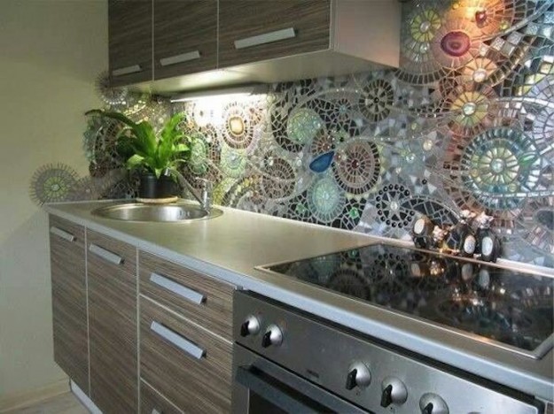 parete mosaico 15 DIY Ideas How To Make A Fancy Low Cost Kitchen Backsplash