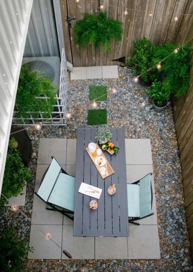 petit jardin coin repas gravier decoratif luminaire 634x892 15 Fabulous Ideas How To Design Your Courtyard In The Best Way