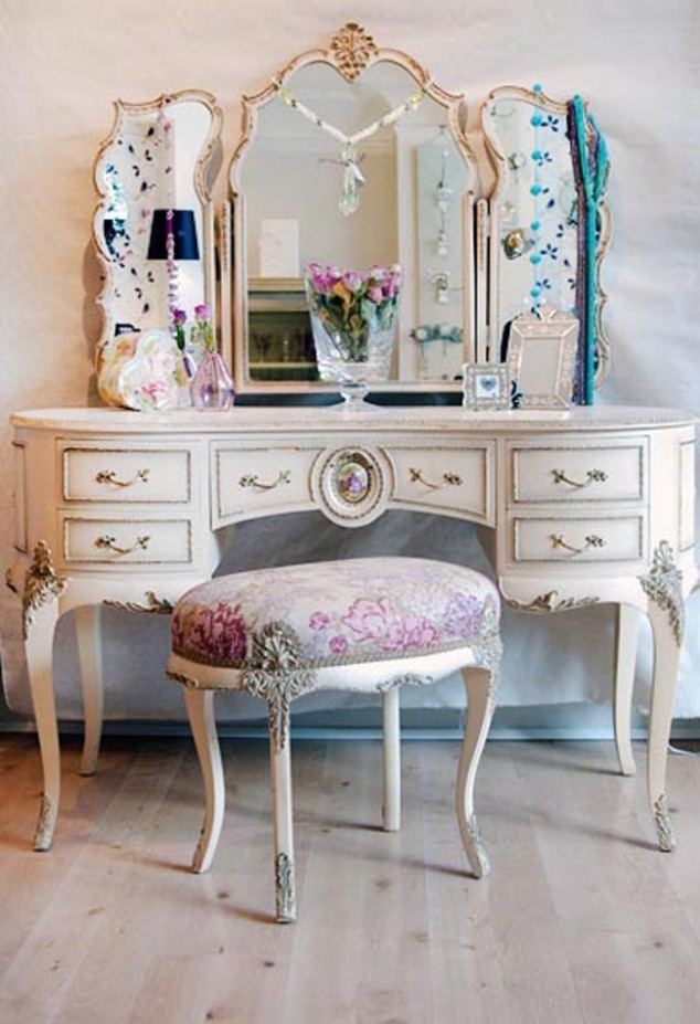 16 Chick Makeup Vanities You Would Love to Have shabby chic dressing table 1 634x927 16 Chick Makeup Vanities You Would Love to Have